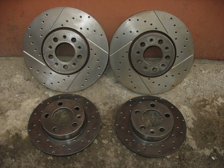 Почему бьет в педаль на ваз 2114