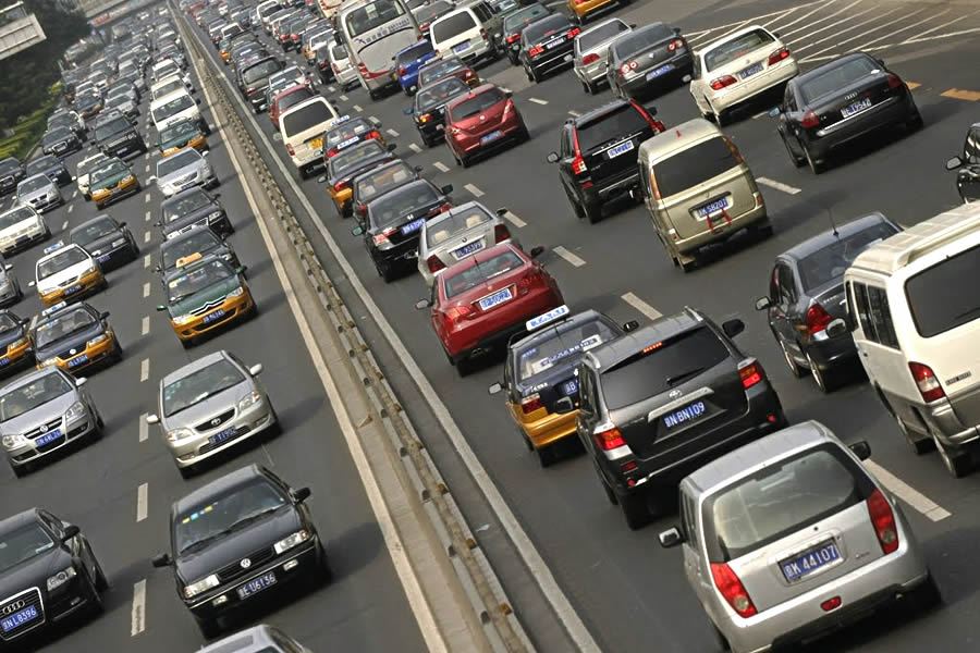 Какую дистанцию нужно держать между автомобилями